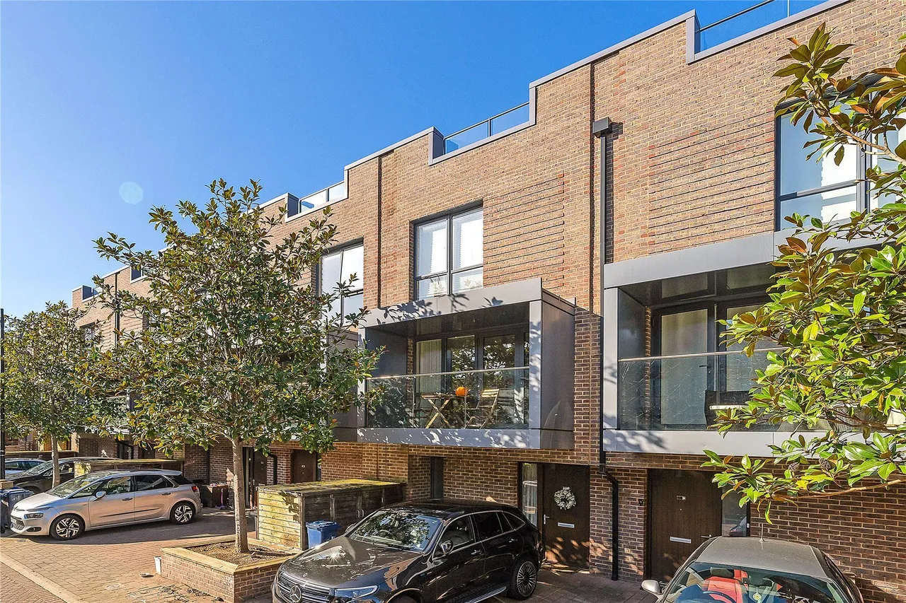 Sir Alexander Close, London, W3, photo 23