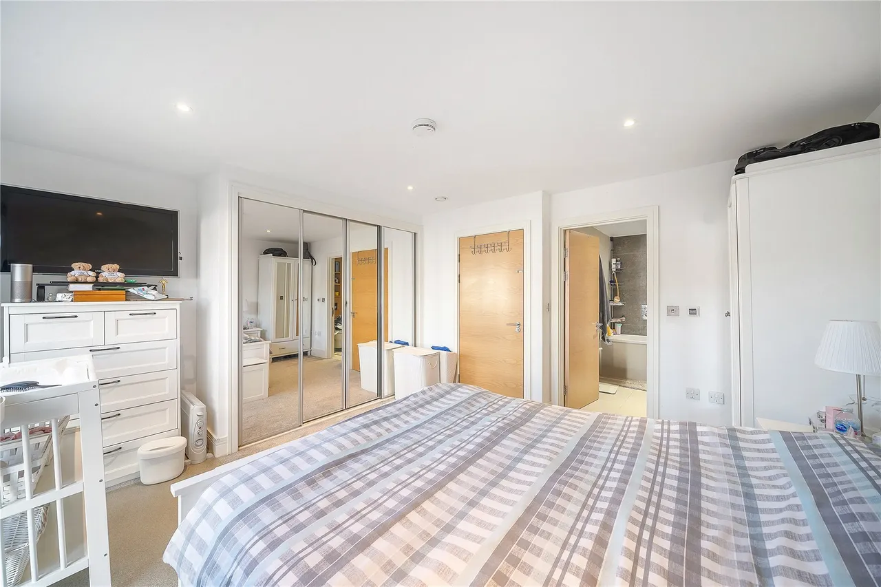 Sir Alexander Close, London, W3, photo 22