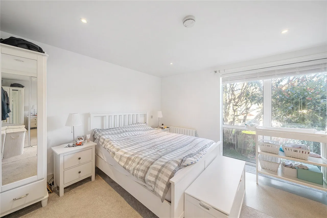 Sir Alexander Close, London, W3, photo 18