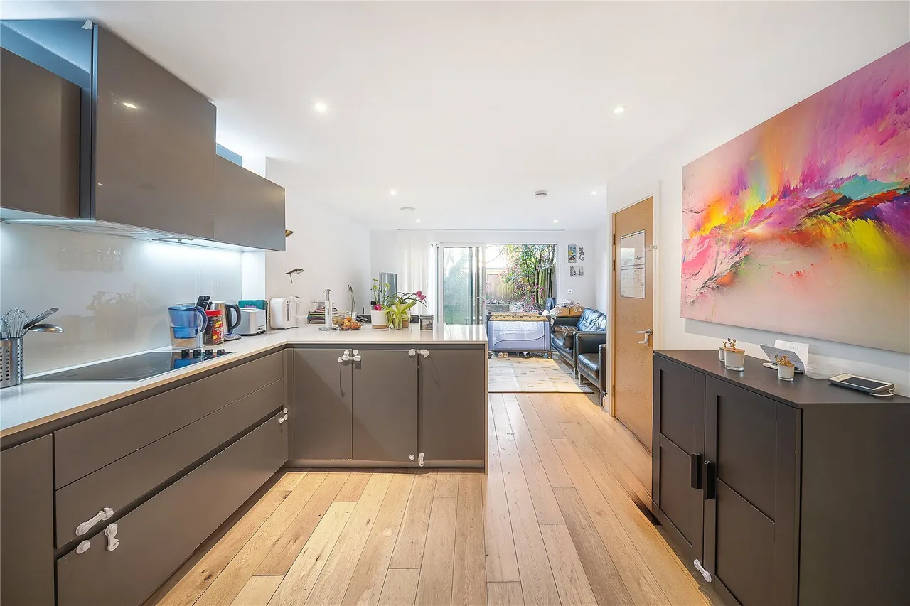 Sir Alexander Close, London, W3, photo 9