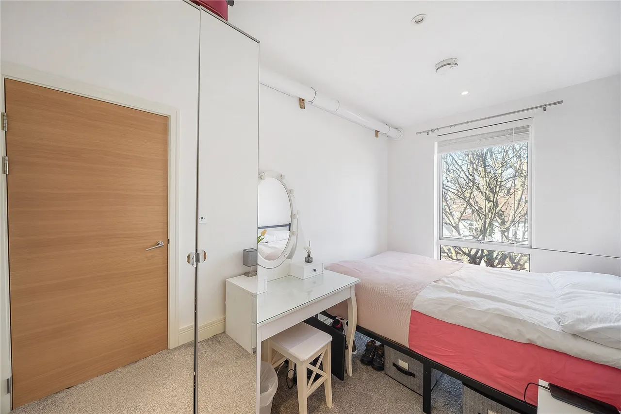 Sir Alexander Close, London, W3, photo 16
