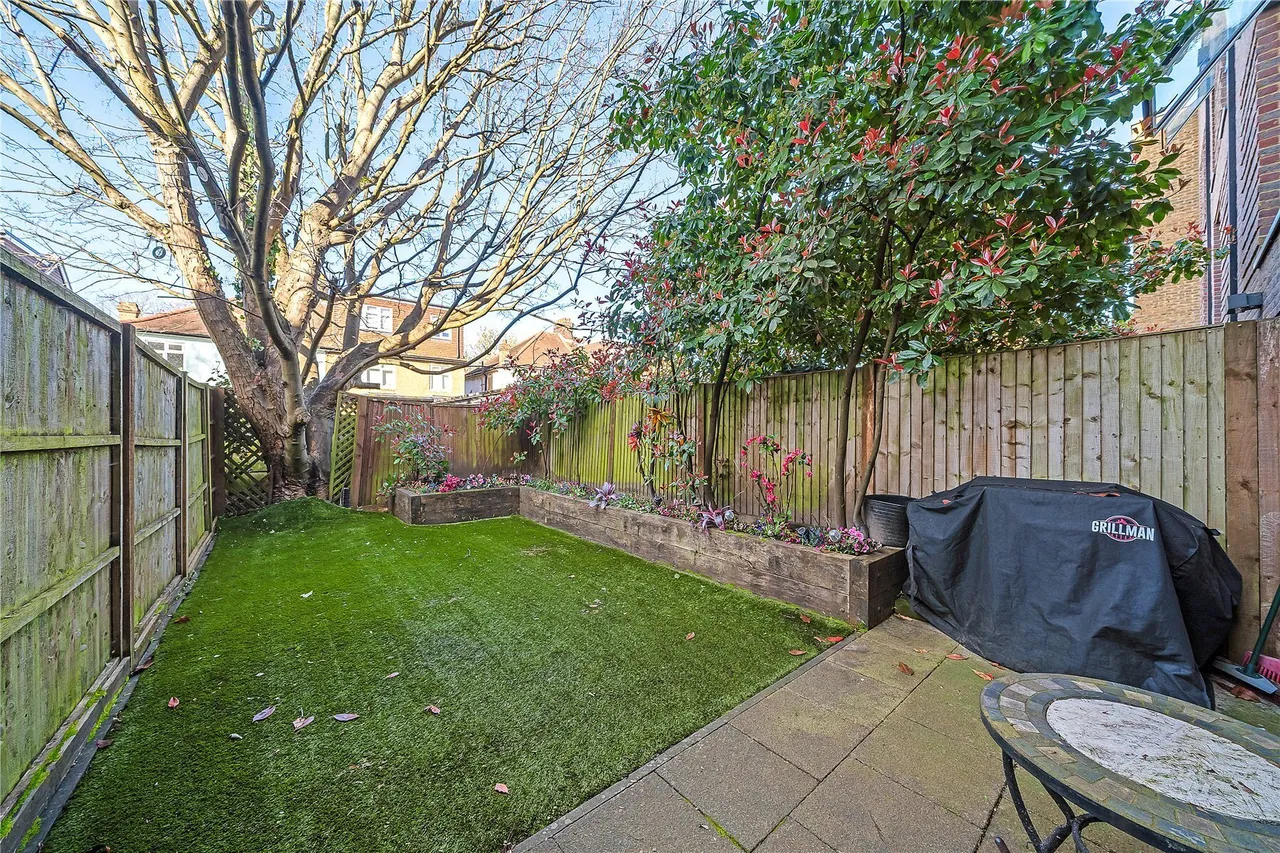 Sir Alexander Close, London, W3, photo 25