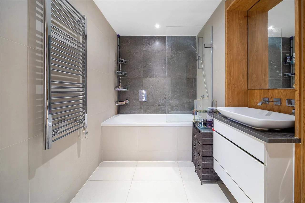 Sir Alexander Close, London, W3, photo 21