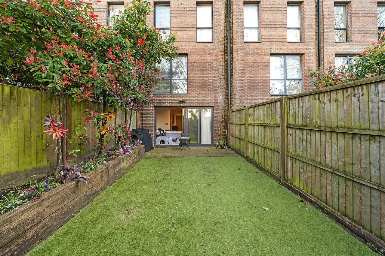 Sir Alexander Close, London, W3, photo 7