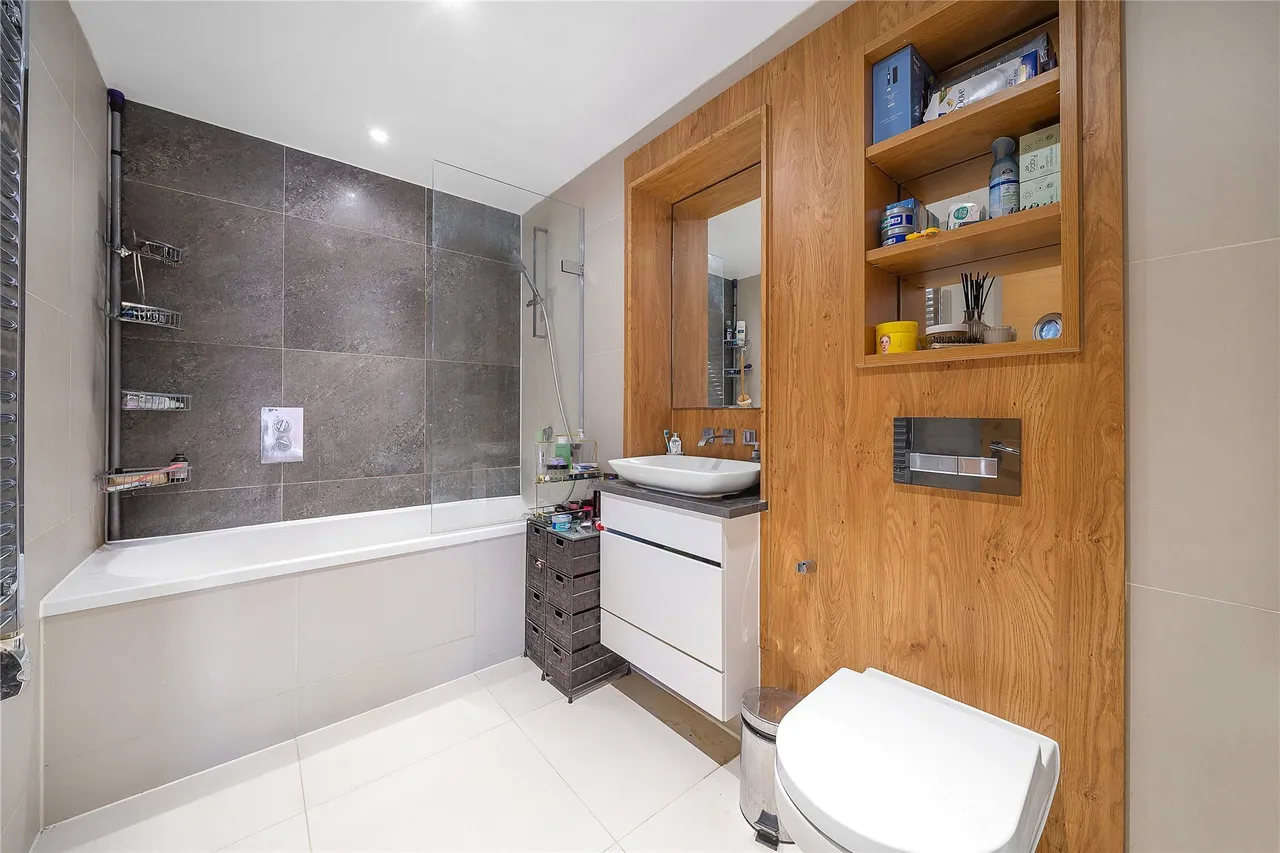 Sir Alexander Close, London, W3, photo 20