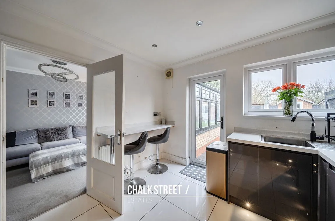 Dee Way, Rise Park, Romford, Greater London, RM1 4UU, photo 4