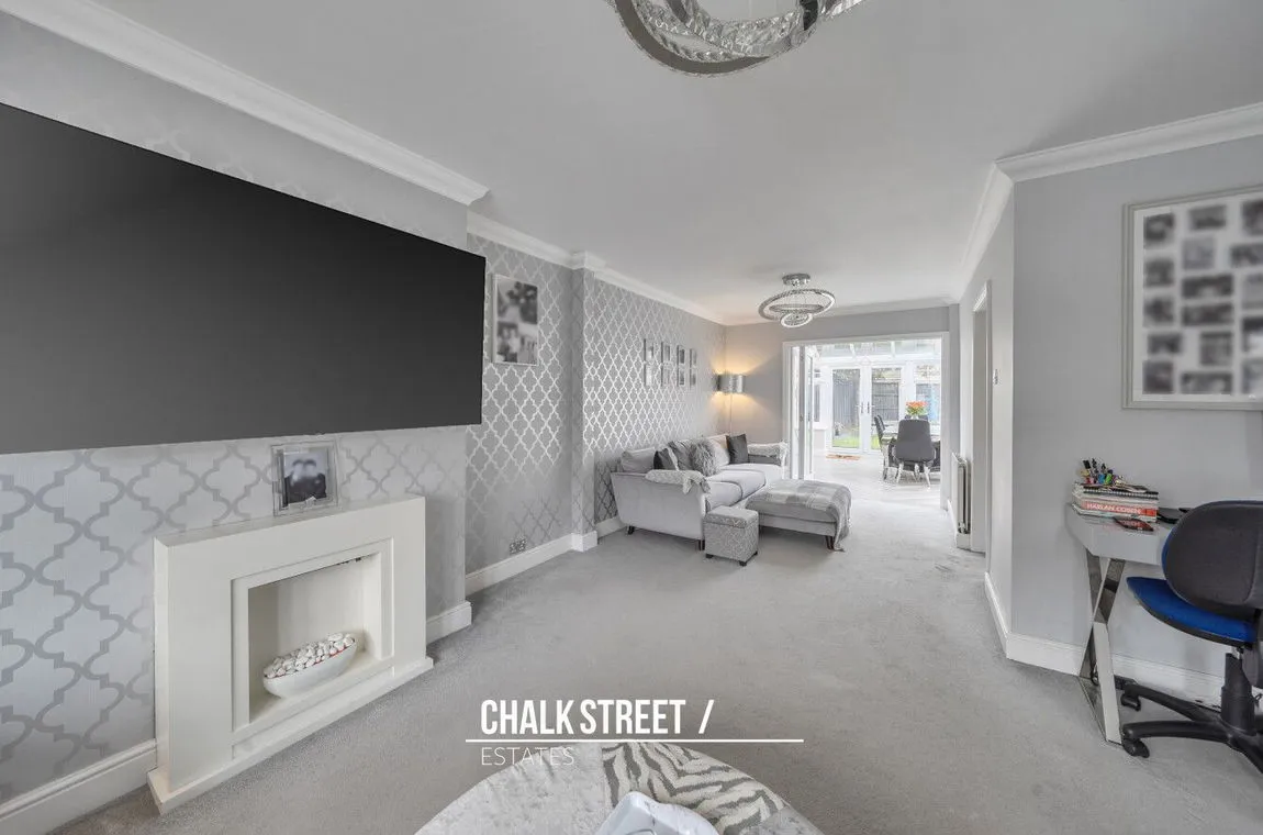 Dee Way, Rise Park, Romford, Greater London, RM1 4UU, photo 5