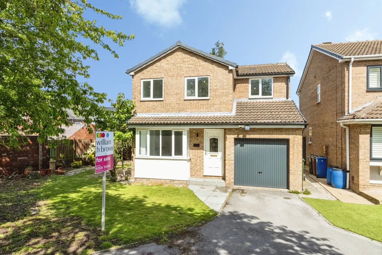 4 bed house for sale — Oakworth Close, Barnsley