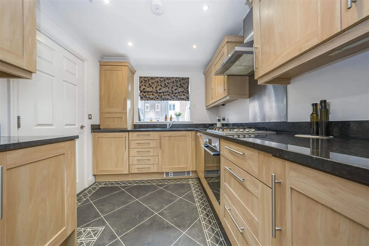 Brook Avenue, Ascot, SL5 7SG, photo 2