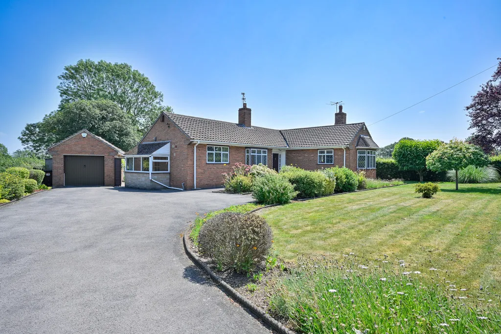 3 bed house for sale, Stafford Road, Aston-by-Stone