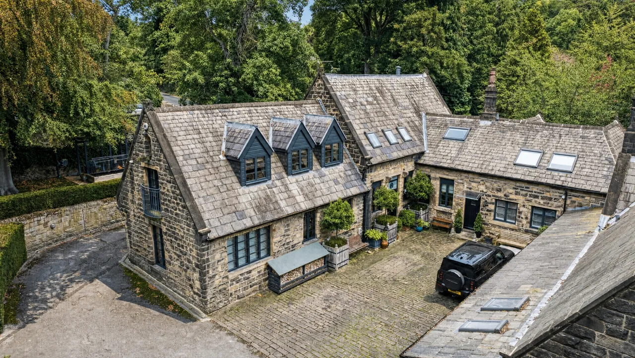 5 bed house for sale, Woodlands Drive, Rawdon, LS19