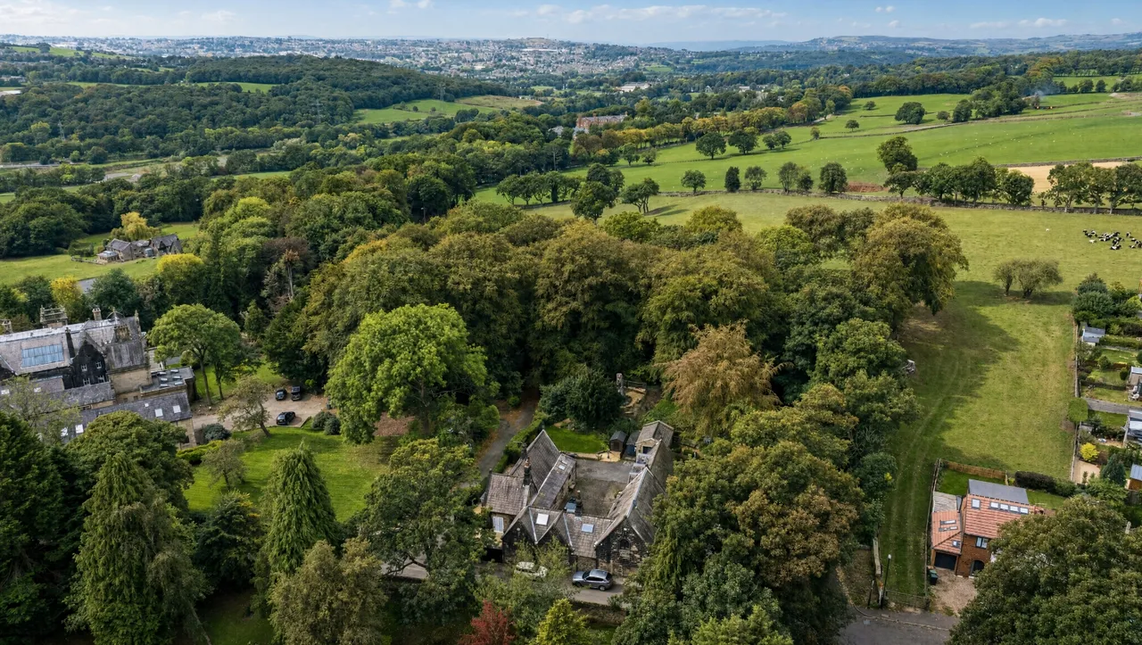 Woodlands Drive, Rawdon, LS19, photo 39