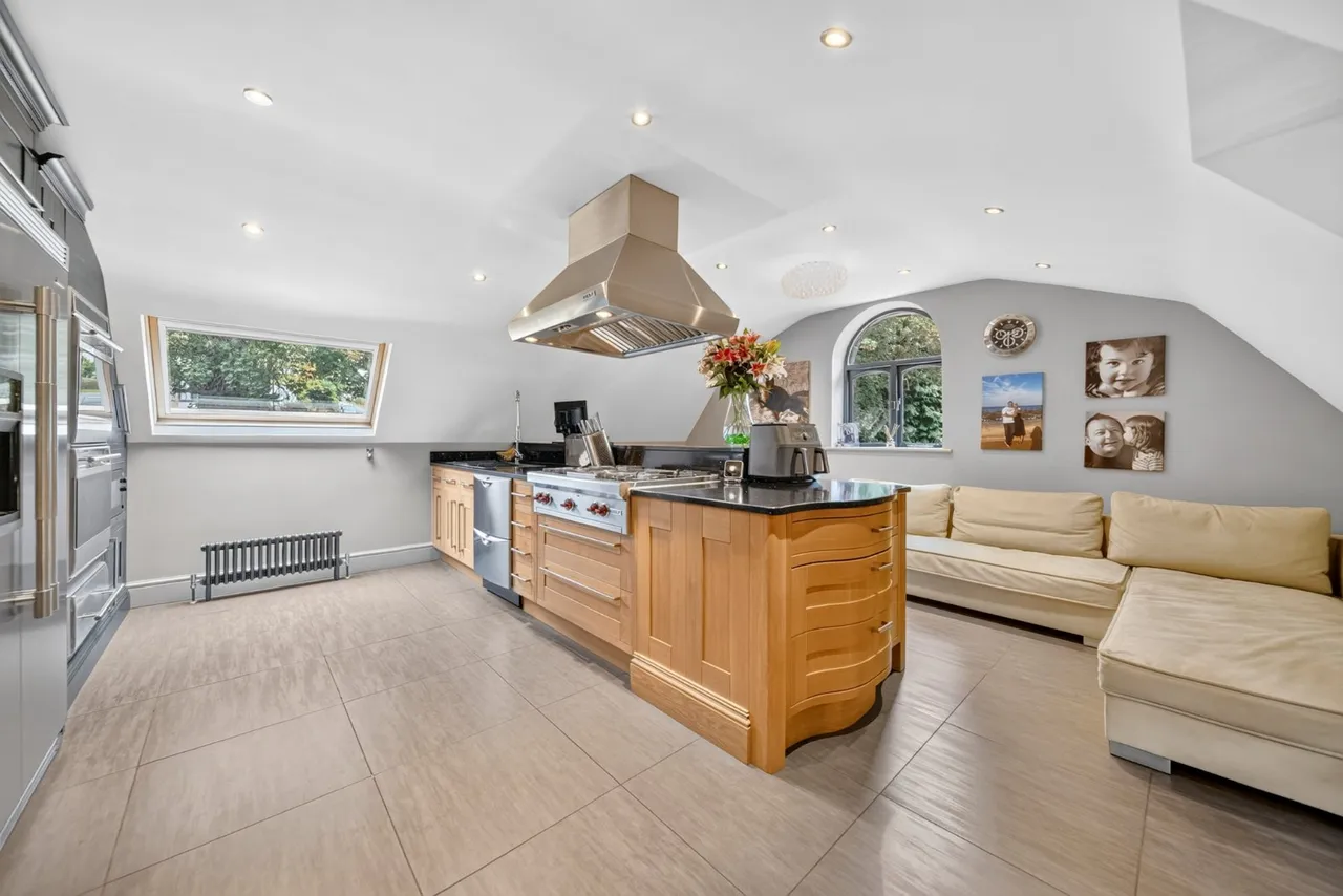 Woodlands Drive, Rawdon, LS19, photo 2