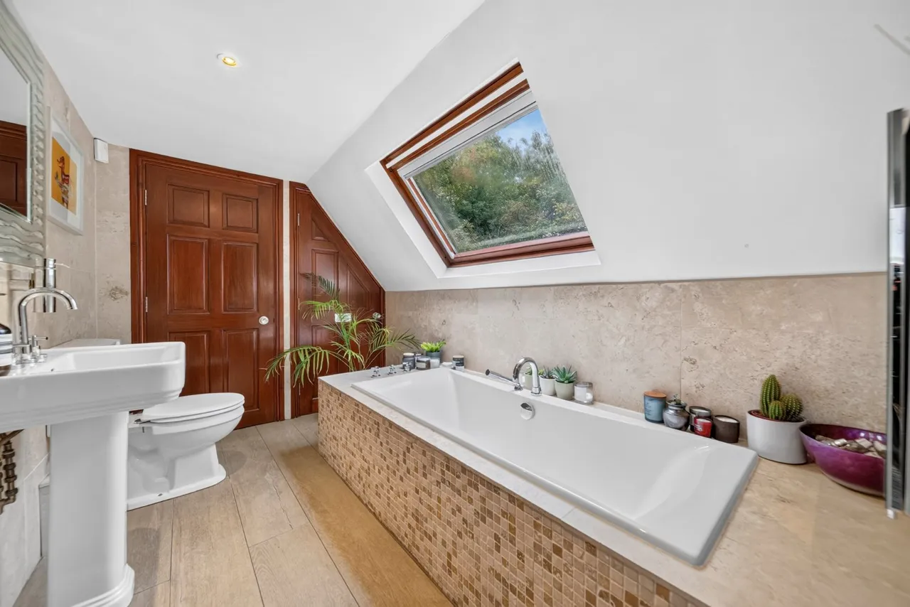 Woodlands Drive, Rawdon, LS19, photo 13