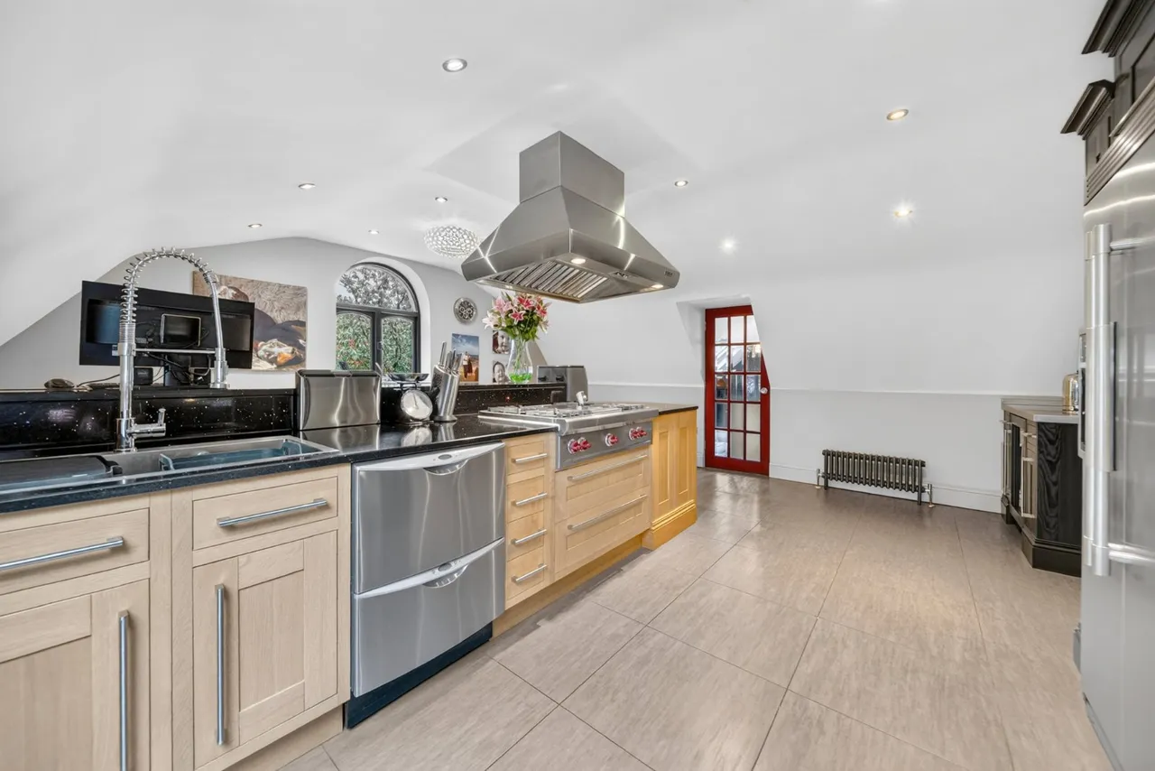 Woodlands Drive, Rawdon, LS19, photo 6