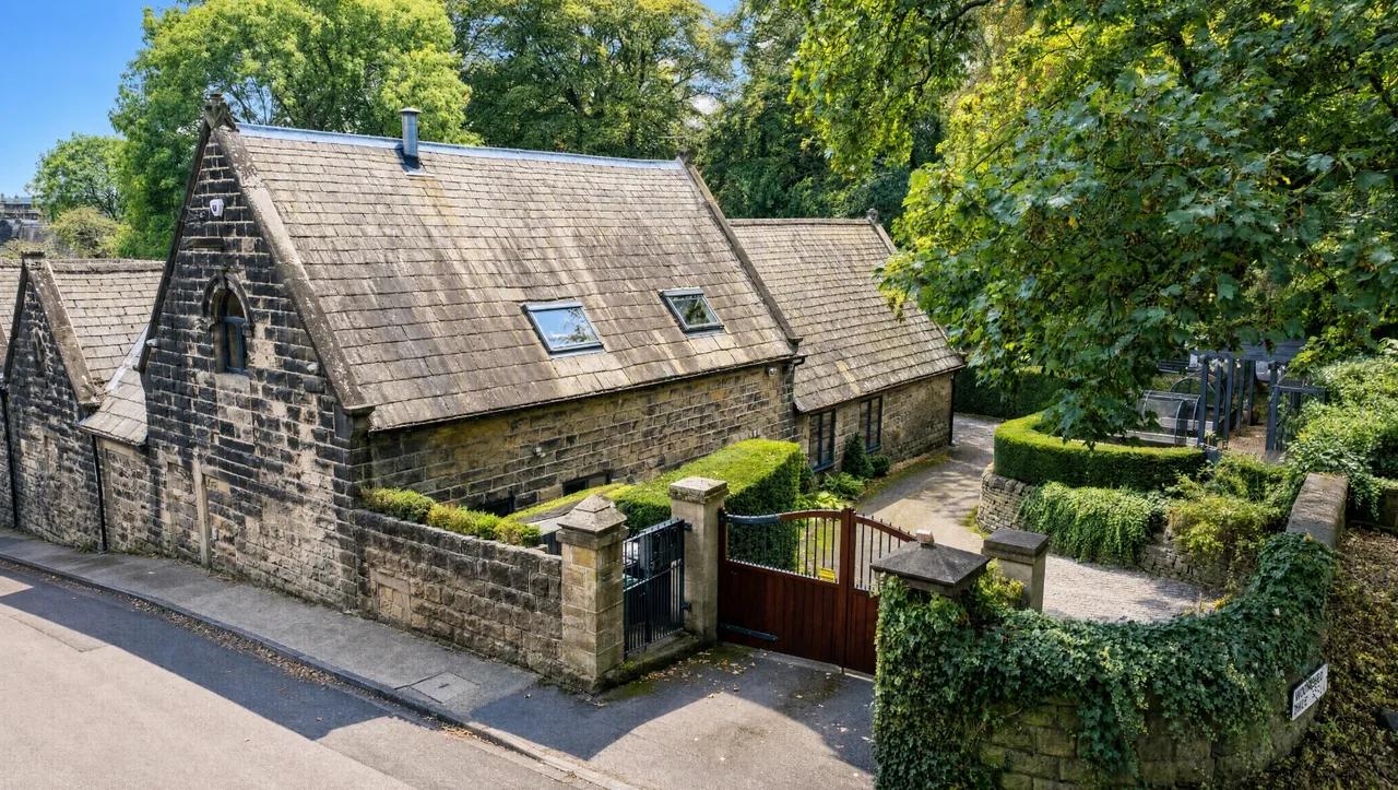 Woodlands Drive, Rawdon, LS19, photo 37