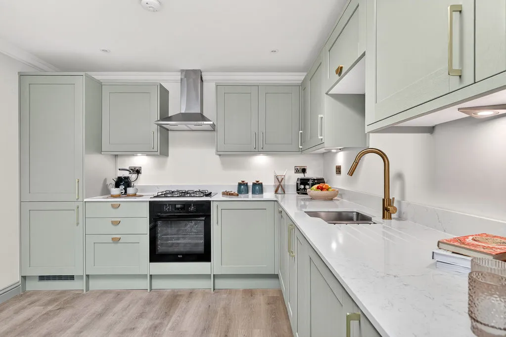 Guildford Street, Chertsey KT16 9AH, photo 2