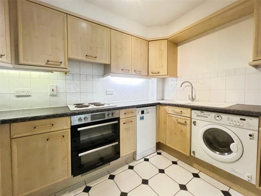 Montague Close, Wokingham, RG40, photo 2