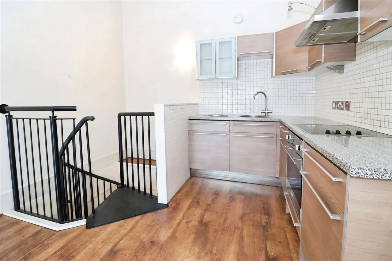 Bradford Road, Dewsbury, WF13, photo 7