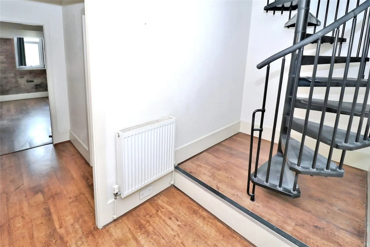 Bradford Road, Dewsbury, WF13, photo 6