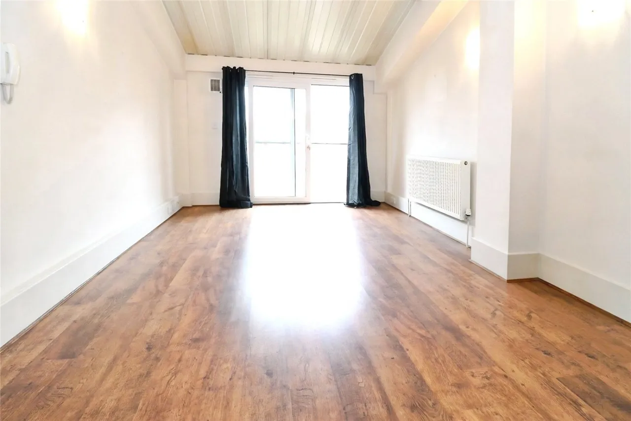 Bradford Road, Dewsbury, WF13, photo 8