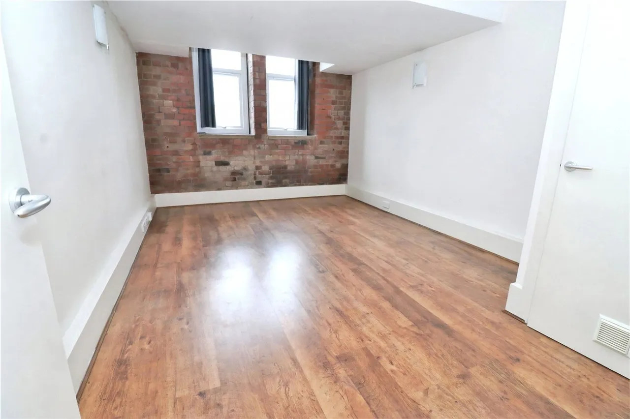 Bradford Road, Dewsbury, WF13, photo 4