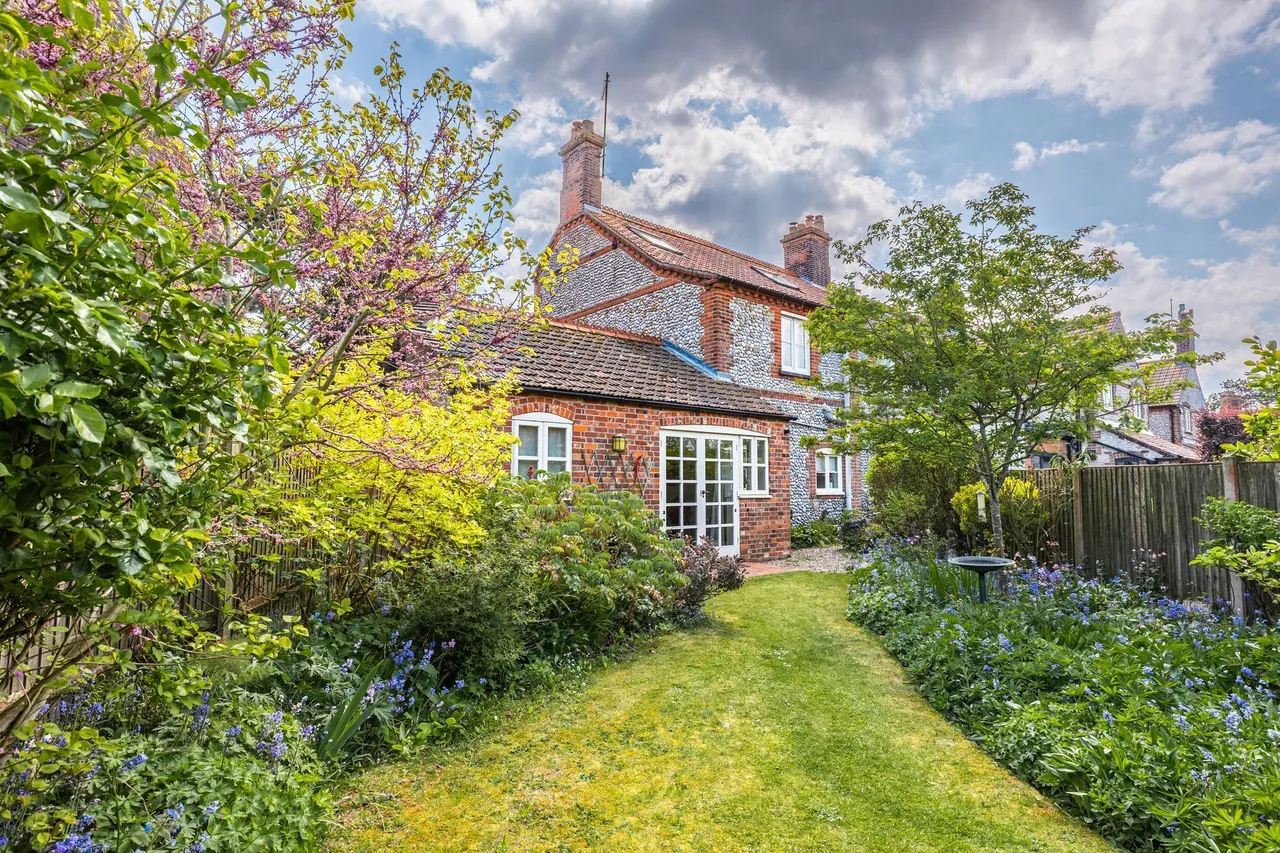 End-Terrace Victorian Property in Holt, photo 18