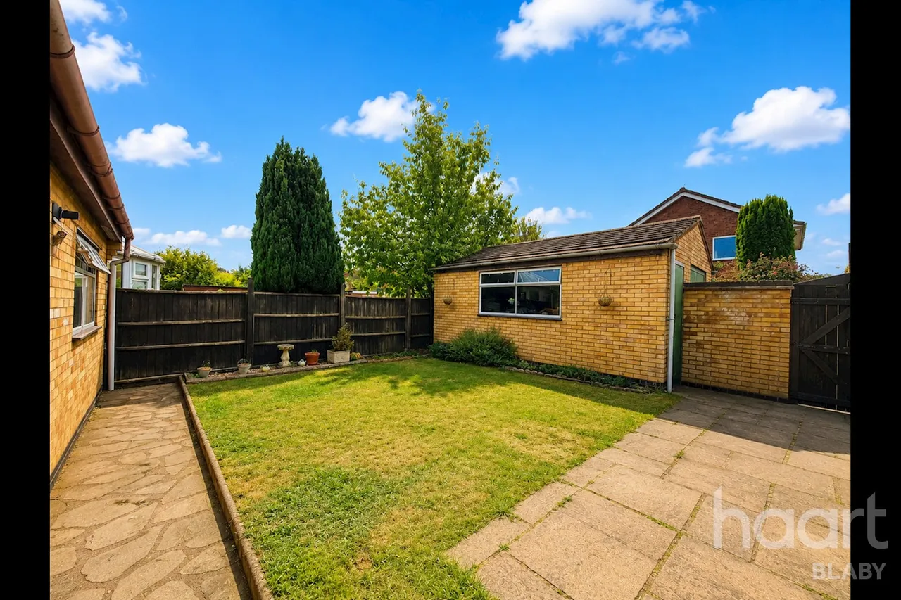 Gwendoline Drive, Leicester, LE8, photo 12
