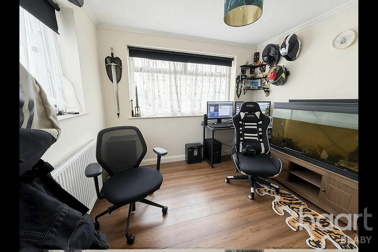 Gwendoline Drive, Leicester, LE8, photo 11