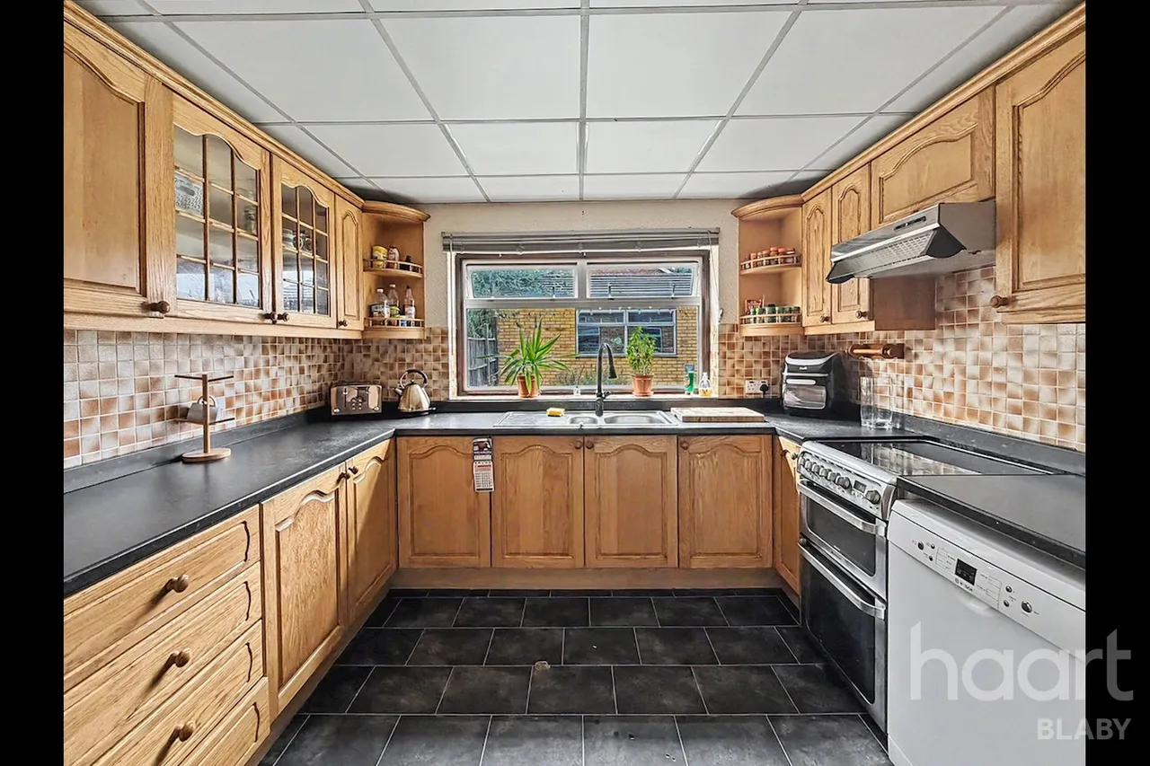 Gwendoline Drive, Leicester, LE8, photo 4