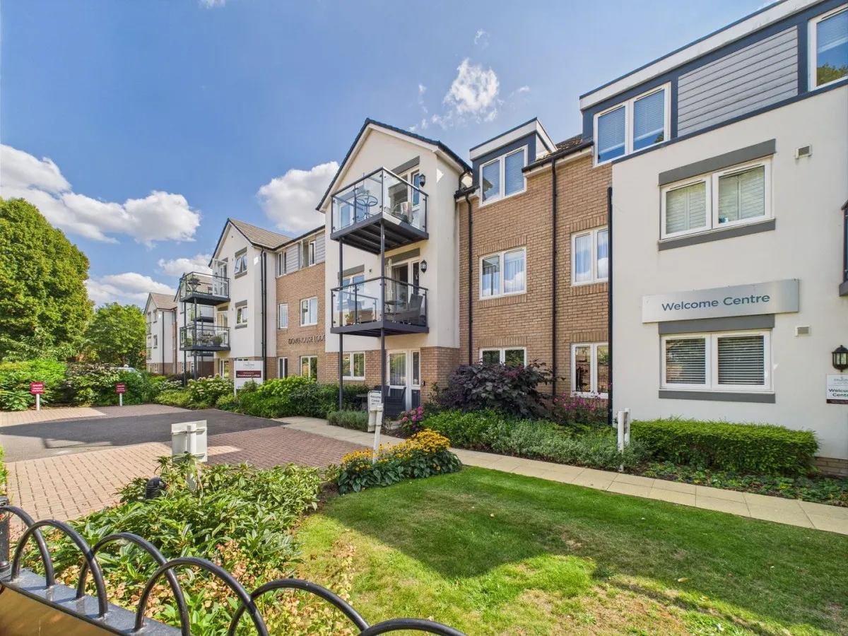 2 bed flat for sale, Dovehouse Lodge Hitchin, SG5