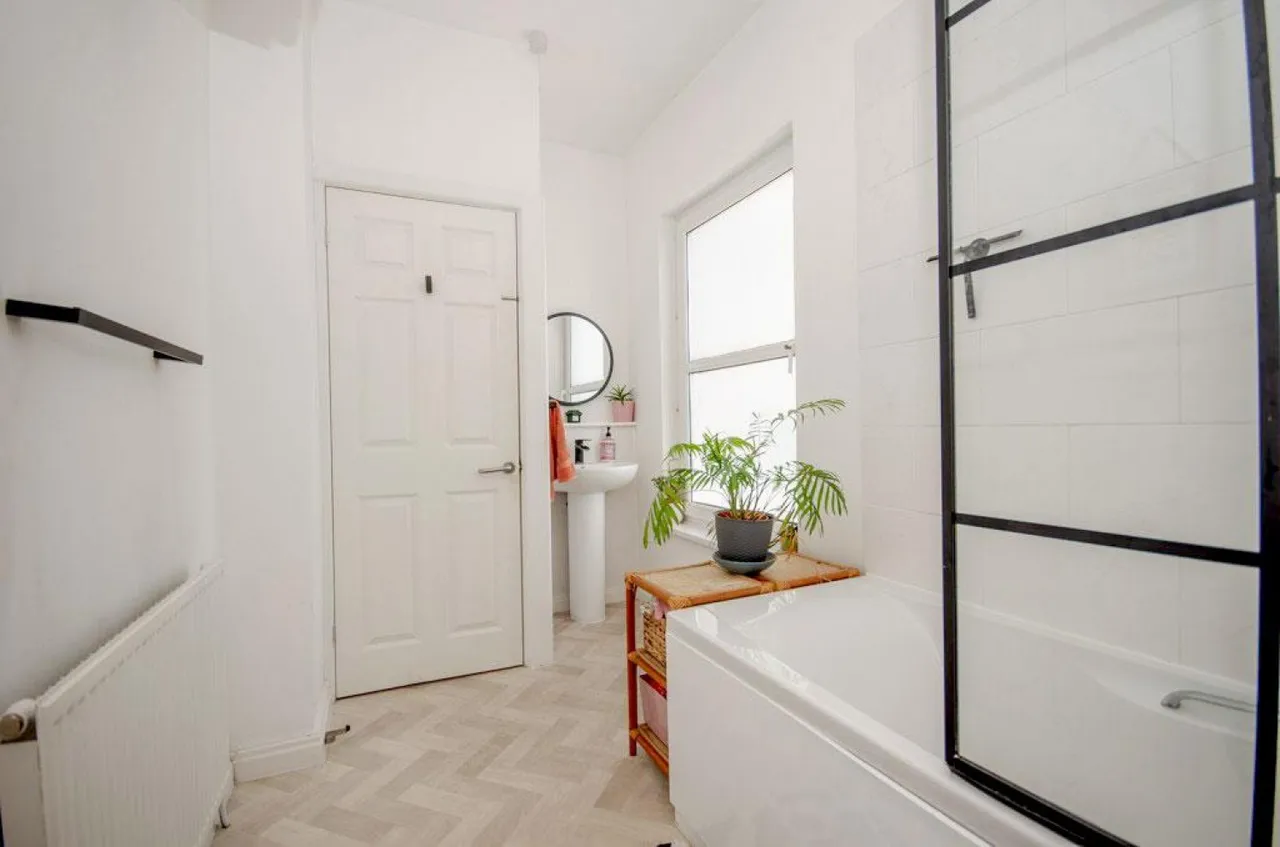 High Street, Staple Hill, BS16, photo 14