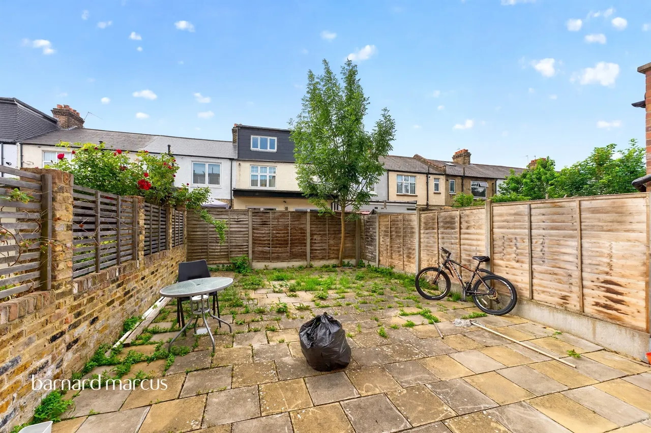 Thackeray Avenue, London, photo 4