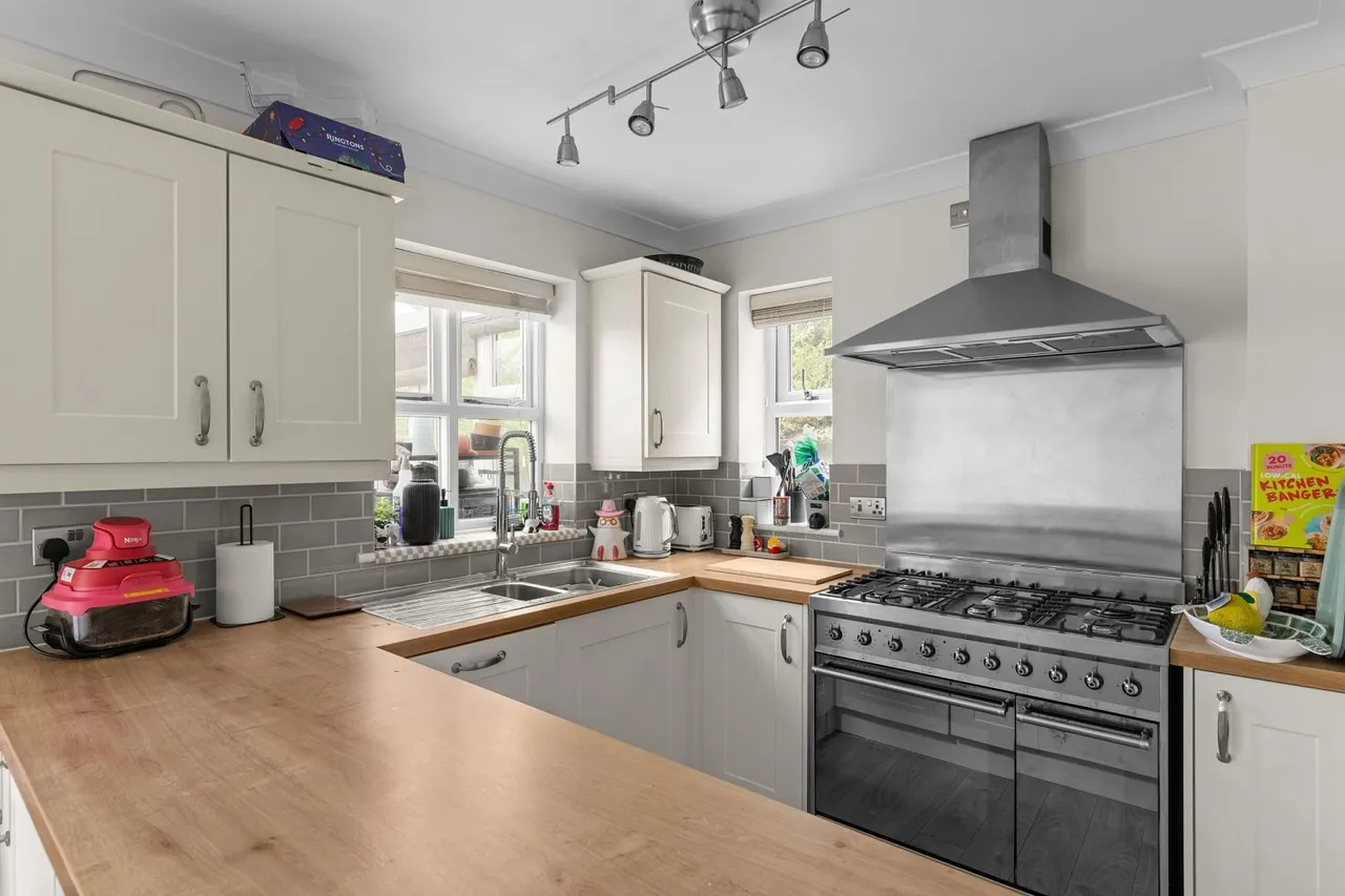 Peartree Close, Barlby, YO8, photo 5