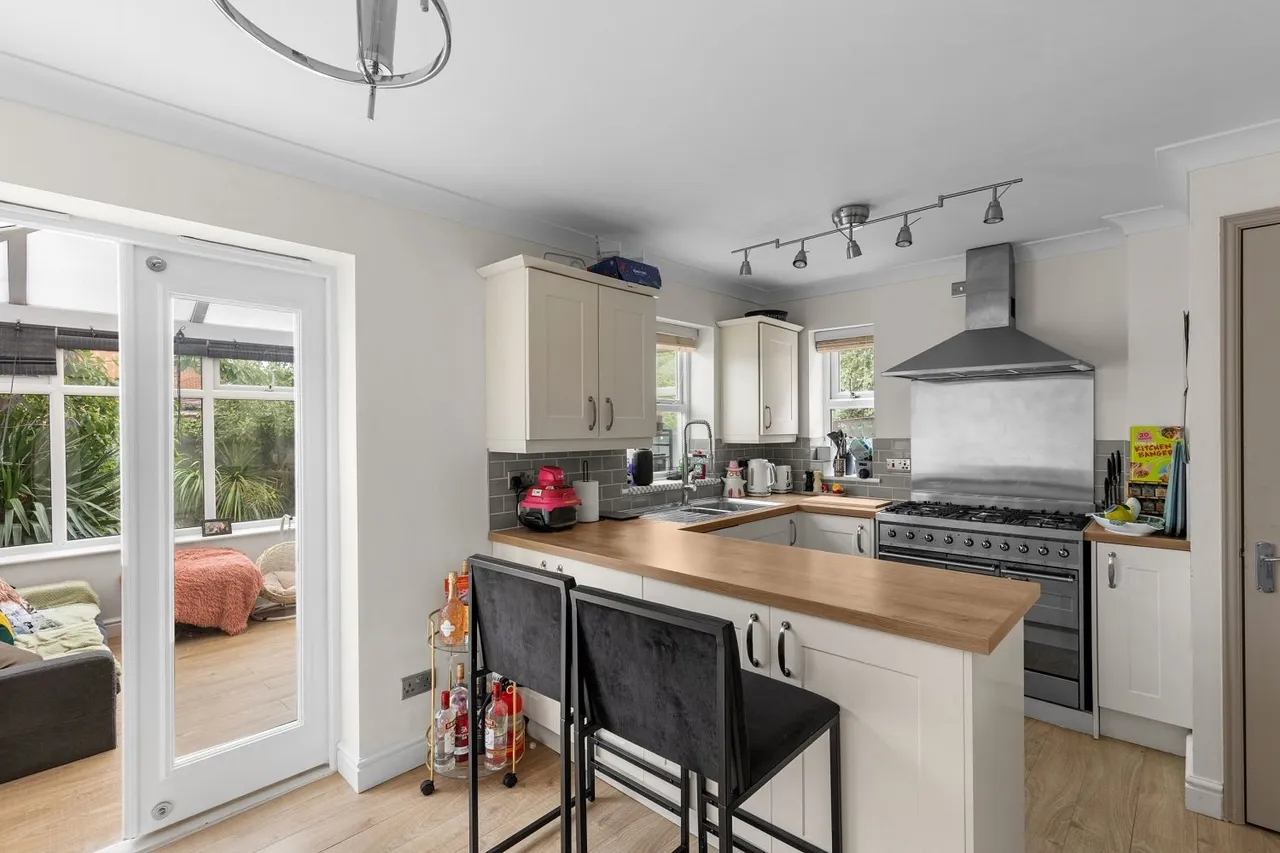 Peartree Close, Barlby, YO8, photo 2