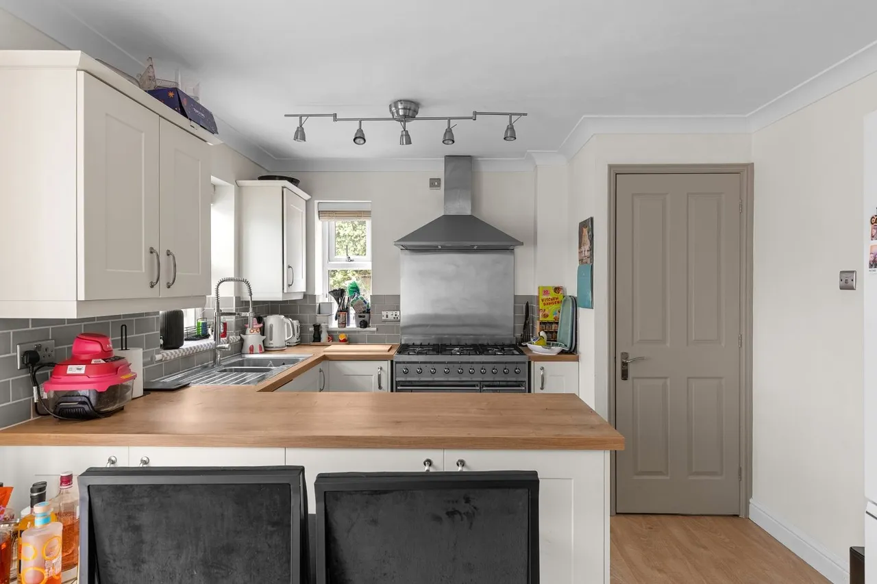 Peartree Close, Barlby, YO8, photo 6