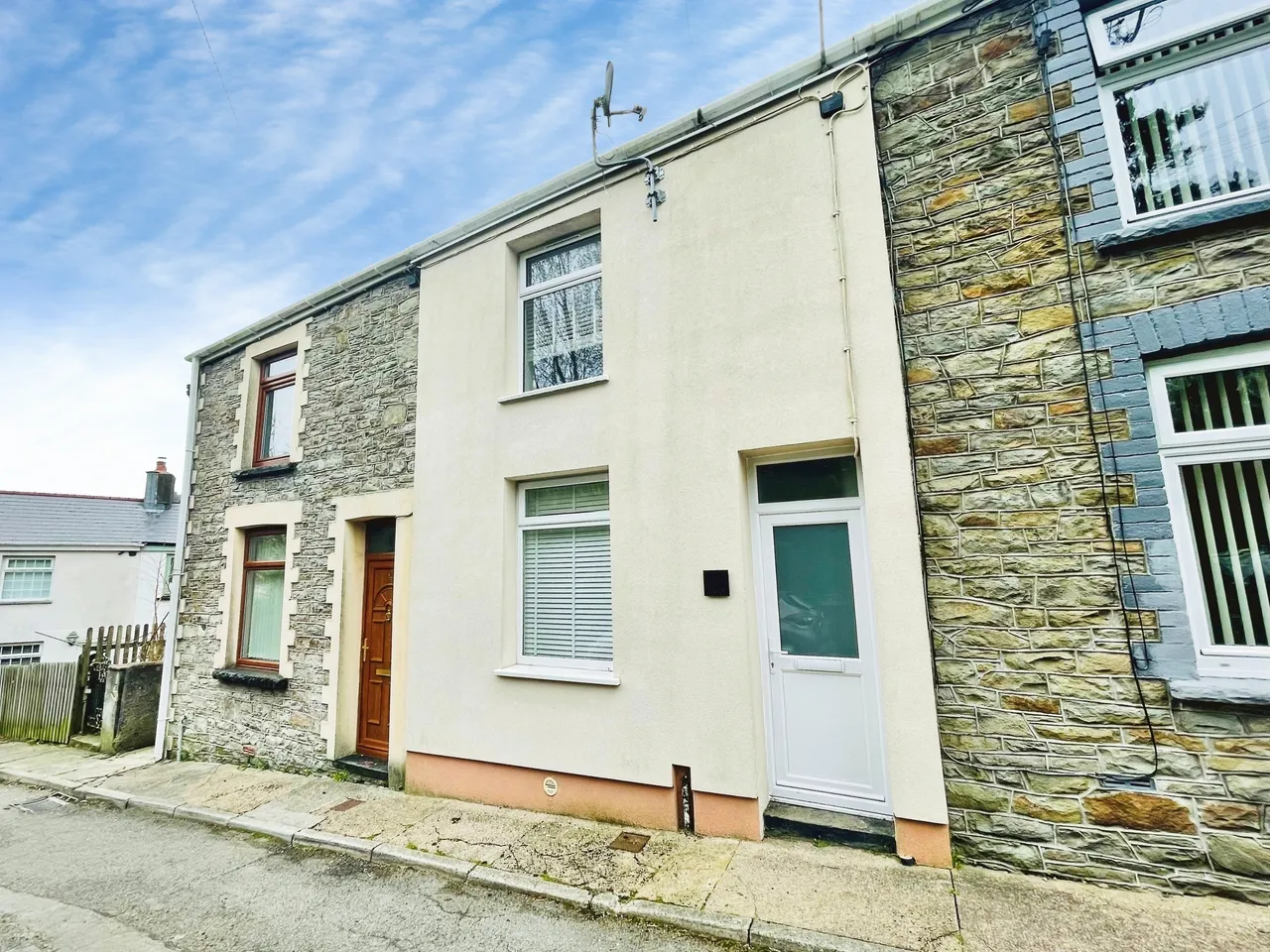 2 bed house to rent, Rhiw Parc Road, Abertillery, NP13