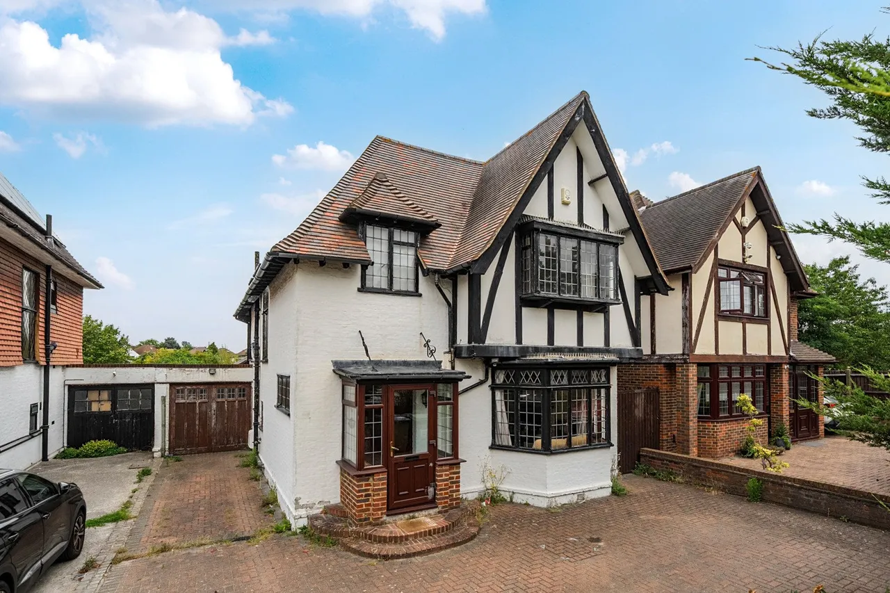 4 bed house for sale — Eltham Palace Road, SE9