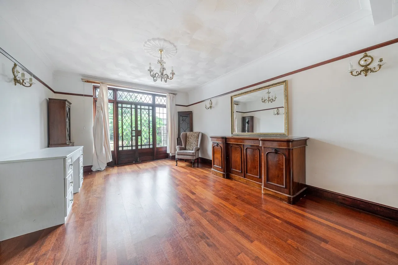 Eltham Palace Road, SE9, photo 17