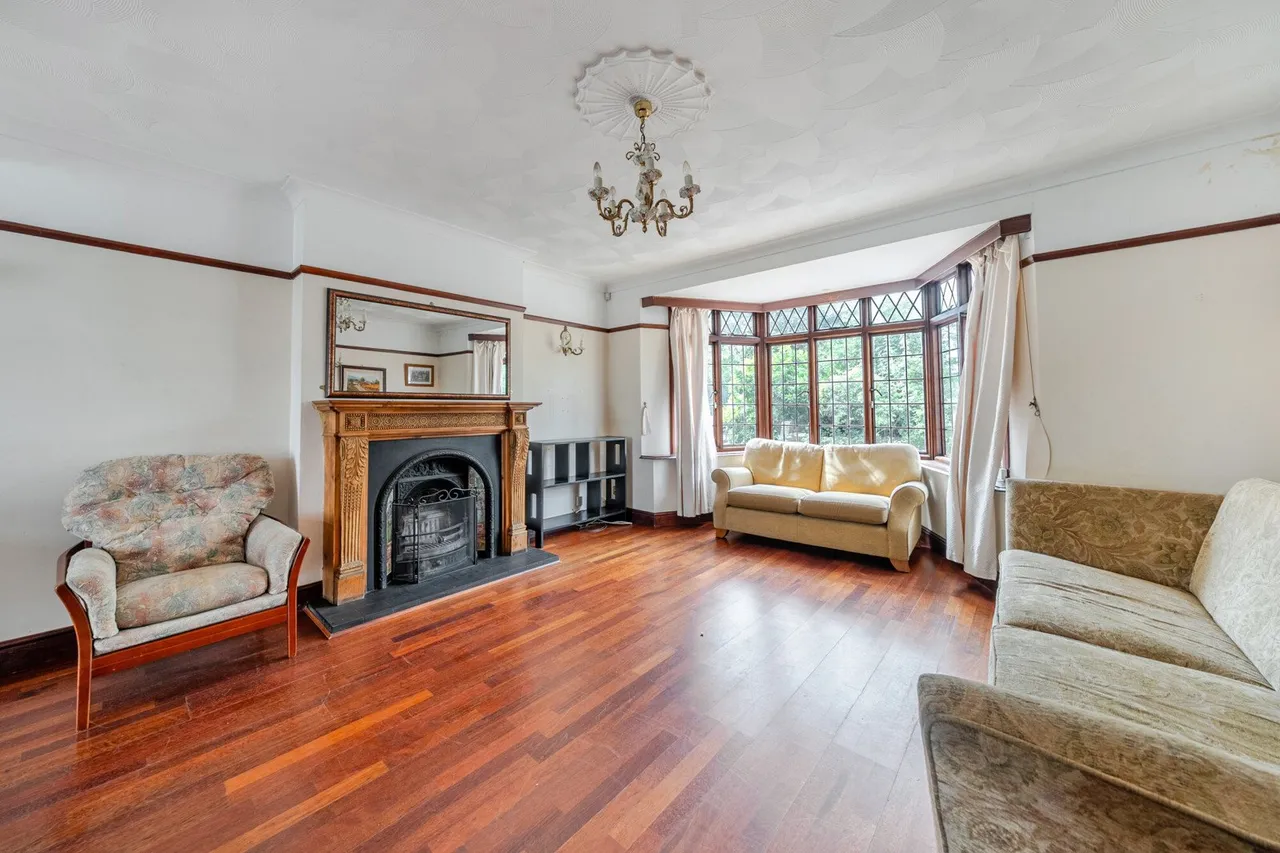 Eltham Palace Road, SE9, photo 3