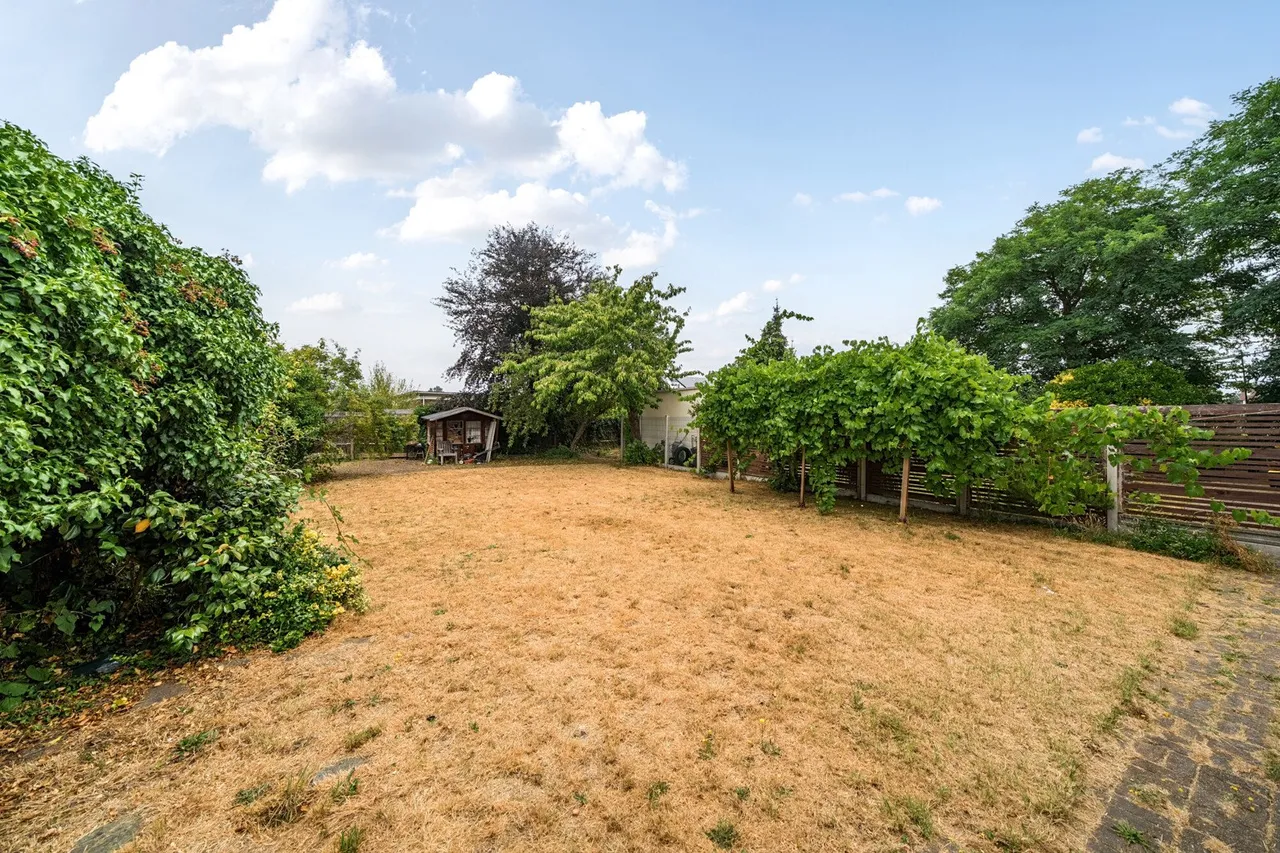 Eltham Palace Road, SE9, photo 4