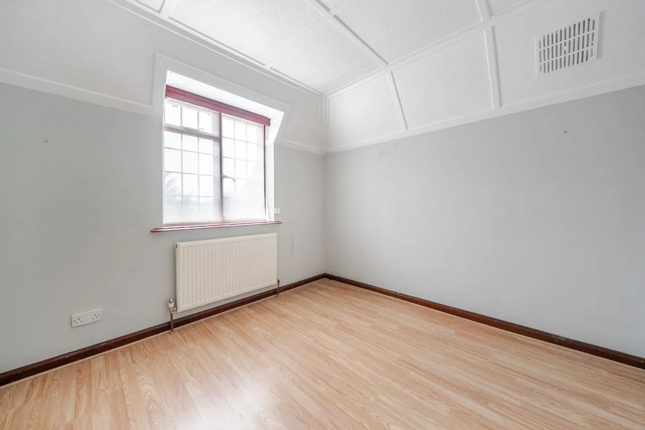 Eltham Palace Road, SE9, photo 9