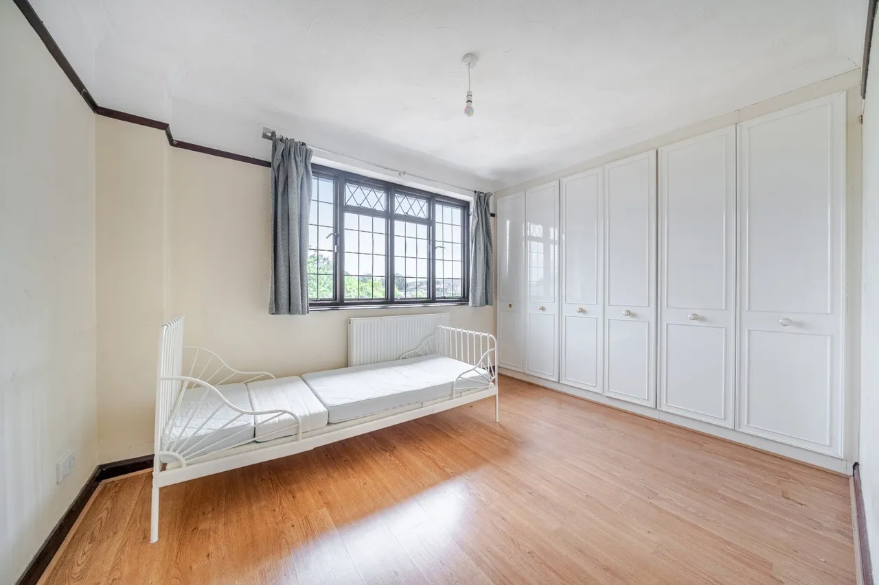 Eltham Palace Road, SE9, photo 12