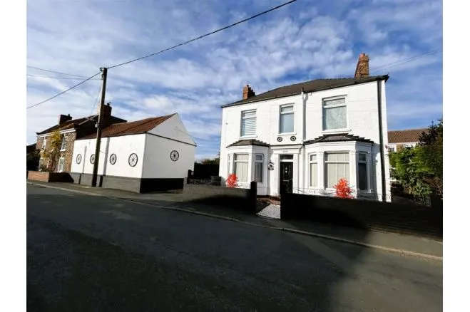 4 bed house for sale — High Street, Goole