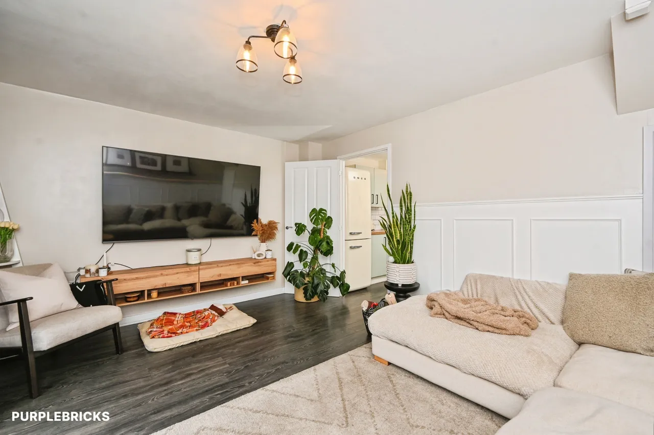 Castlefields Avenue East, Runcorn, WA7, photo 2