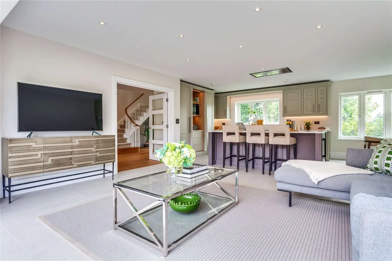 Borlase Meadow, Bockmer End, Marlow, Buckinghamshire, SL7 2HL, photo 2