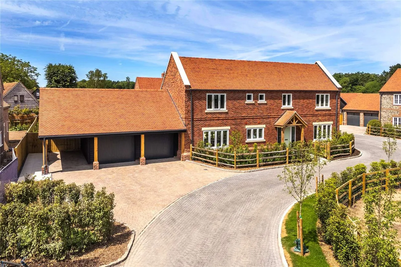 Borlase Meadow, Bockmer End, Marlow, Buckinghamshire, SL7 2HL, photo 4