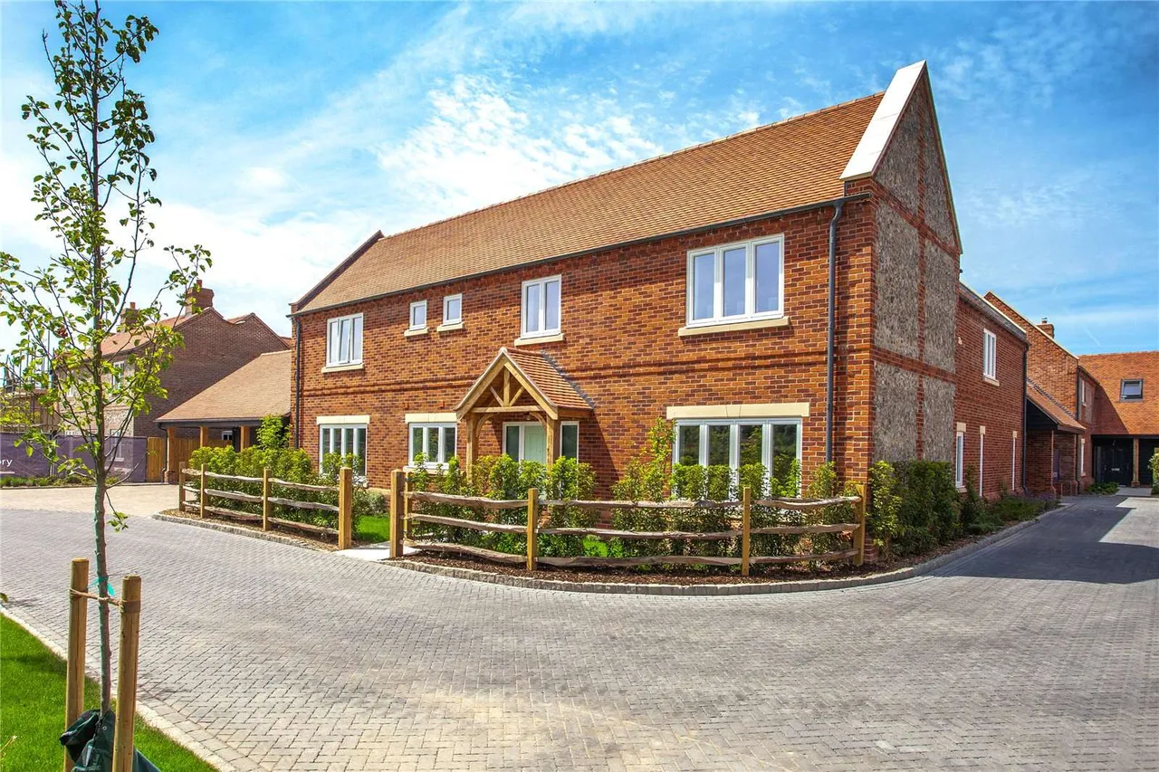 Borlase Meadow, Bockmer End, Marlow, Buckinghamshire, SL7 2HL, photo 7