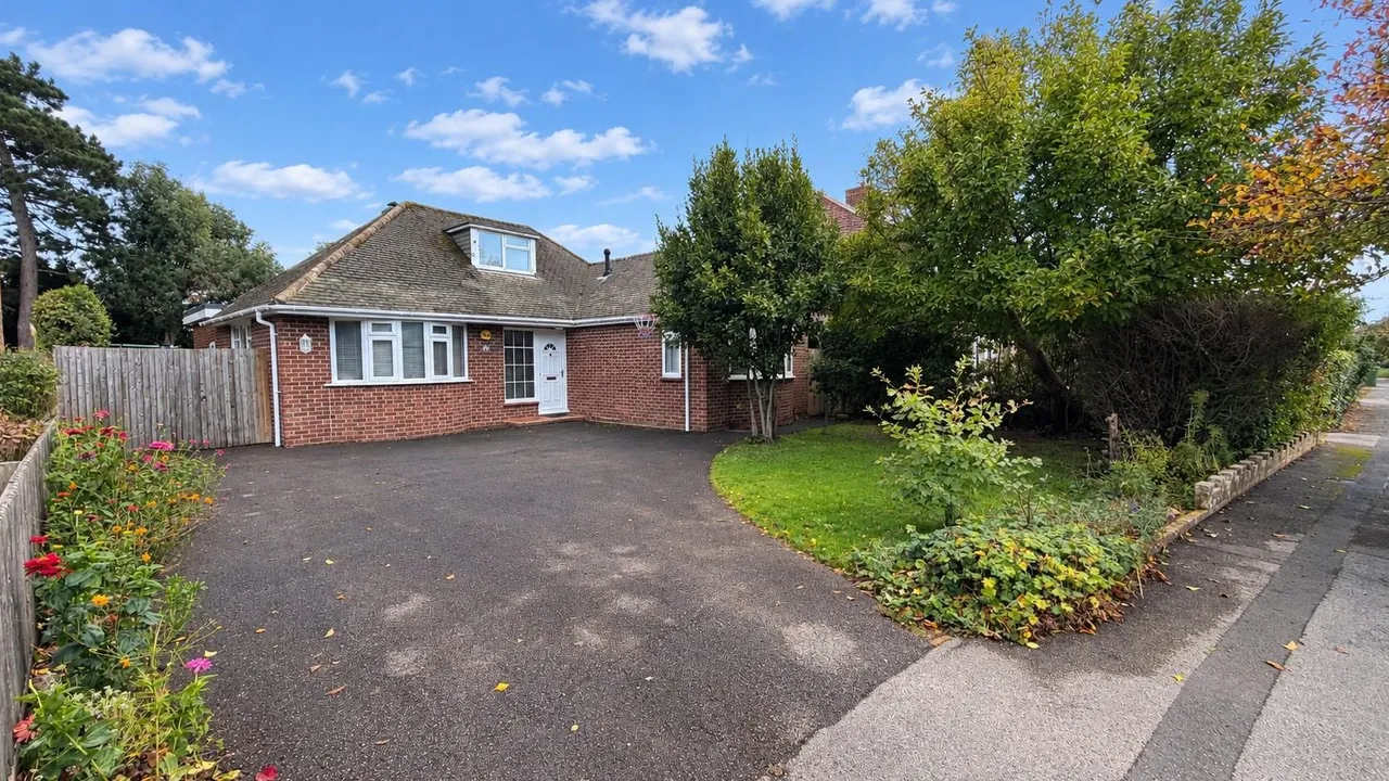 5 bed house for sale, Seafield Park Road, Hill Head