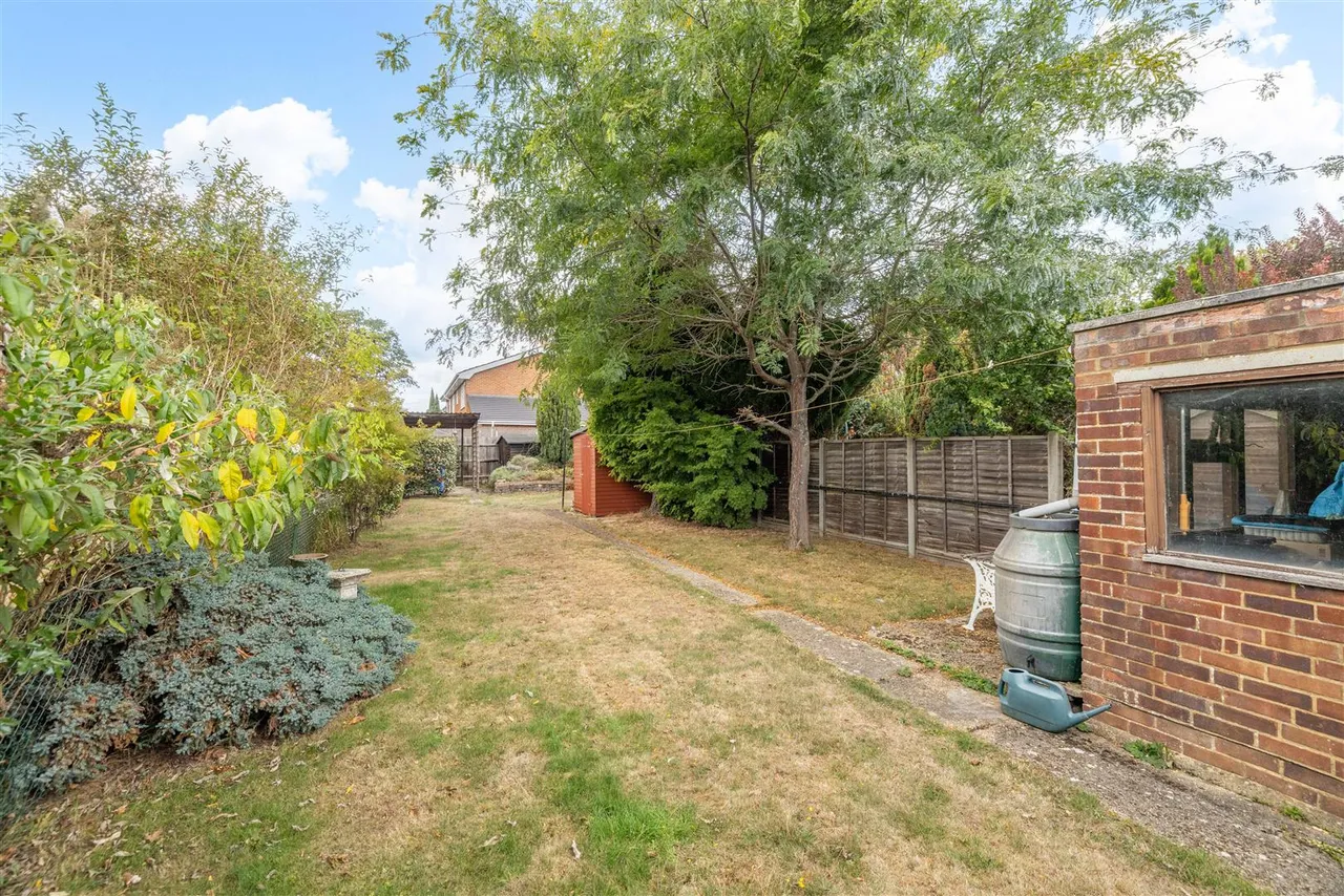 Ashbrook Road, Old Windsor, SL4, photo 13